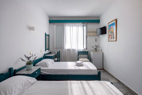 Camera tripla economy dell'hotel Aegeon a Paros