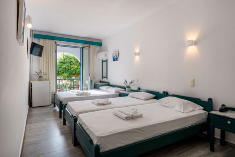 Das Vierbettzimmer des Aegeon Hotels in Paros