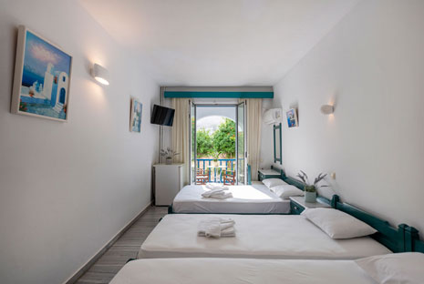 La camera quadrupla dell'hotel Aegeon a Paros